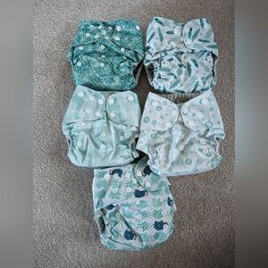 Set of 5 cloth diapers with pocket liners